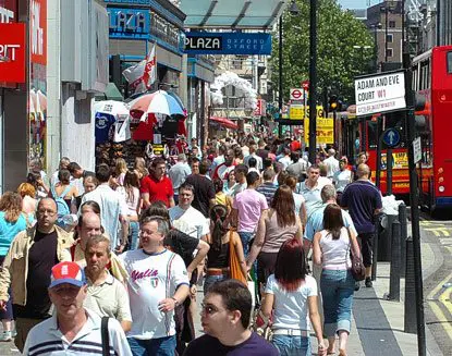 high-st-shoppers-415×327