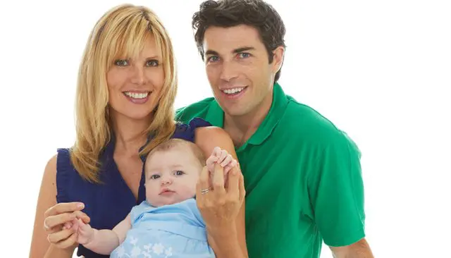couple-with-baby