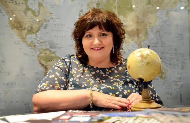 anne-bromley-globe-and-map