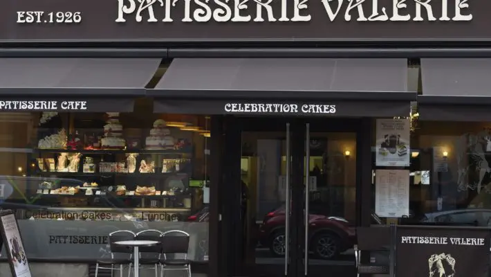 Patisserie Valerie chairman Luke Johnson has faced down sharp criticism from shareholders as the cafe chain gained backing for a rescue plan.
