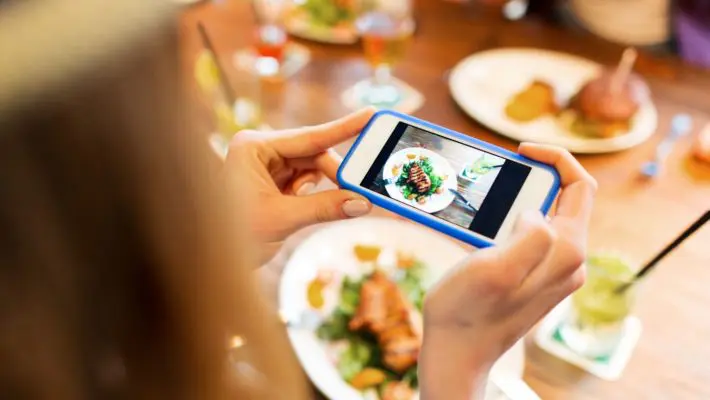 taking food photo