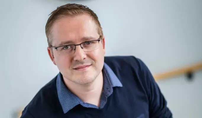 We talk to Dr David Heath the founder of Cutitronics, a multi-award winning beauty-tech company based in Scotland said to be the ‘Fitbit’ for skincare.