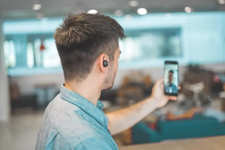 RADA Business, the commercial arm of the world-renowned drama school RADA, is helping business professionals to use their body, breathe and voice to present brilliantly over video conferencing platforms