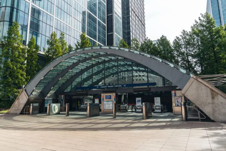 Empty Canary Wharf station