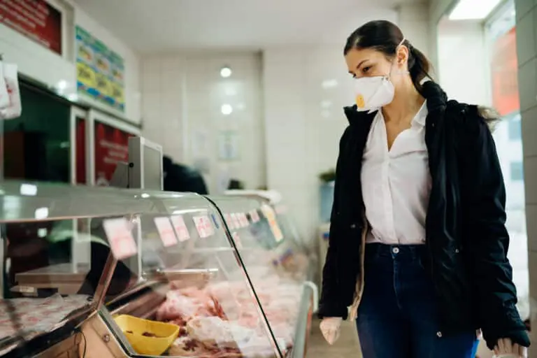 shopping in facemask