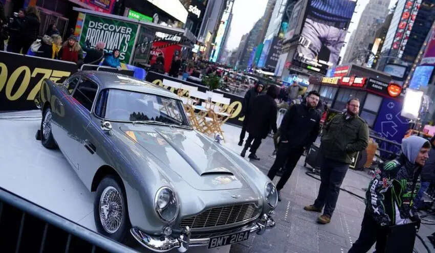 Aston Martin Bond