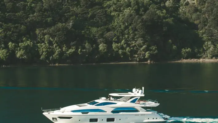 Luxury_Yacht_Charter
