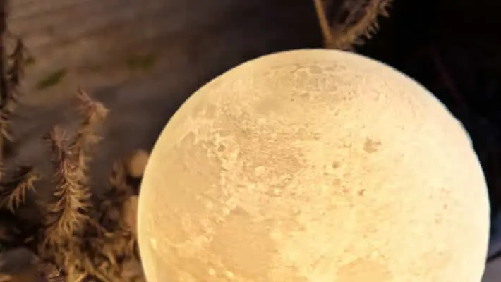 Moon,Lamp,And,Stones,Crystal.,Amethyst,Druse,And,Decorative,Moon