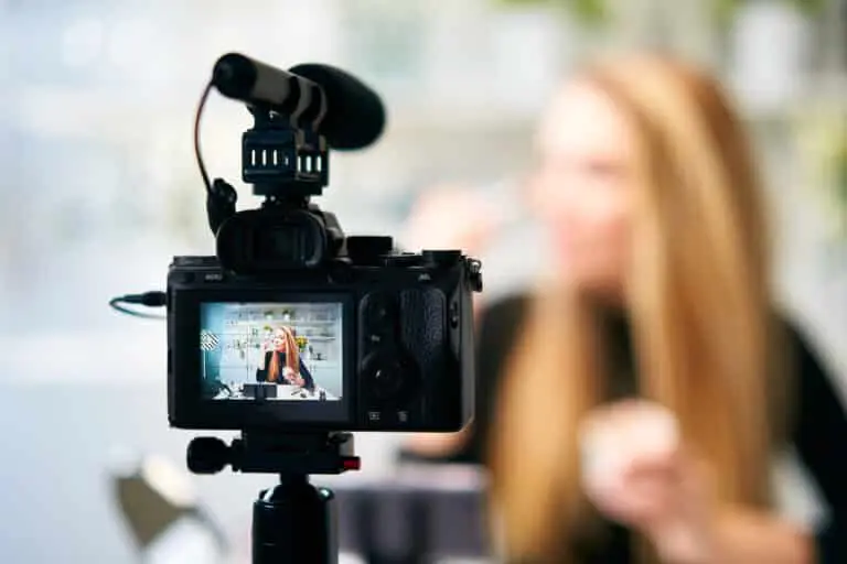 Display,Of,Camera,Recording,Video,Blog,For,Blonde,Beauty,Blogger