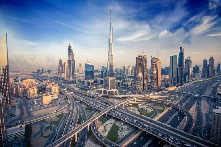 Dubai,Skyline,With,Beautiful,City,Close,To,It’s,Busiest,Highway