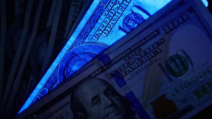 Fake,100$,Bill,In,Uv,Light