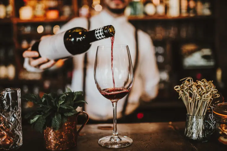 Close,Up,Shot,Of,A,Bartender,Pouring,Red,Wine,Into