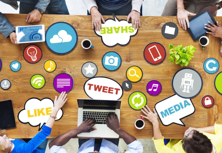 People,Connecting,And,Sharing,Social,Media