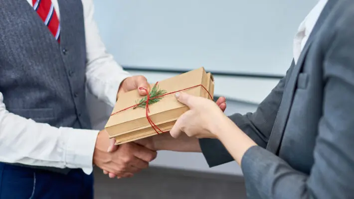 Close,Up,View,Of,Unrecognizable,Businessman,Shaking,Hands,With,Female