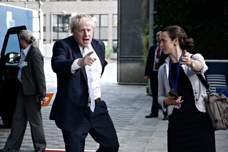 Boris Johnson backs Kwasi Kwarteng as split with Treasury emerges in energy row