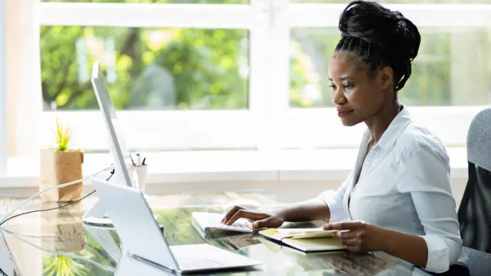 Happy,Professional,Woman,Employee,Using,Computer,For,Work