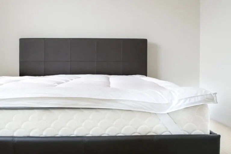 Mattress,Bed,Topper,In,A,Modern,Bed,Room