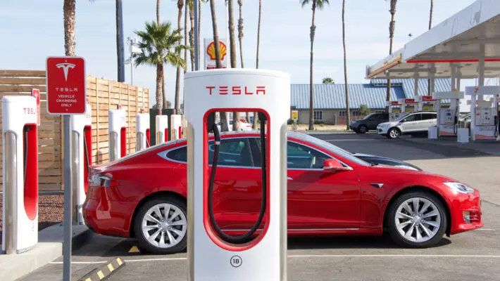 Tesla’s market value has broken through the $1tn mark for the first time after the US electric car pioneer received an order for 100,000 of its vehicles from the rental company Hertz.
