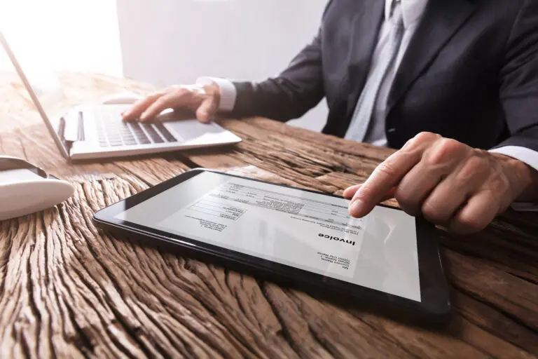 Close-up,Of,A,Businessman’s,Hand,Working,With,Invoice,On,Digital