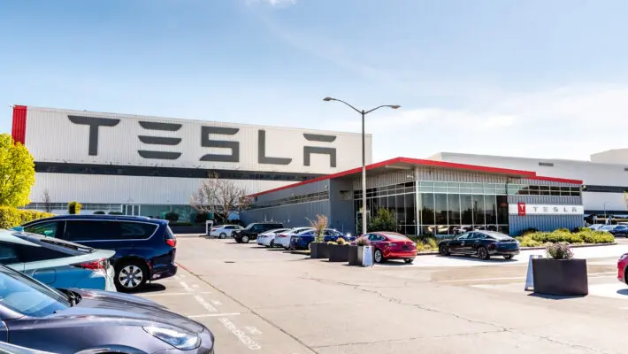 Tesla went into a sudden reverse on Wall Street today after Elon Musk said that a deal to sell 100,000 cars to Hertz, the American rental business, had not yet been signed.