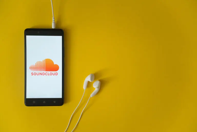 Los,Angeles,,Usa,,October,23,,2017:,Soundcloud,Logo,On,Smartphone