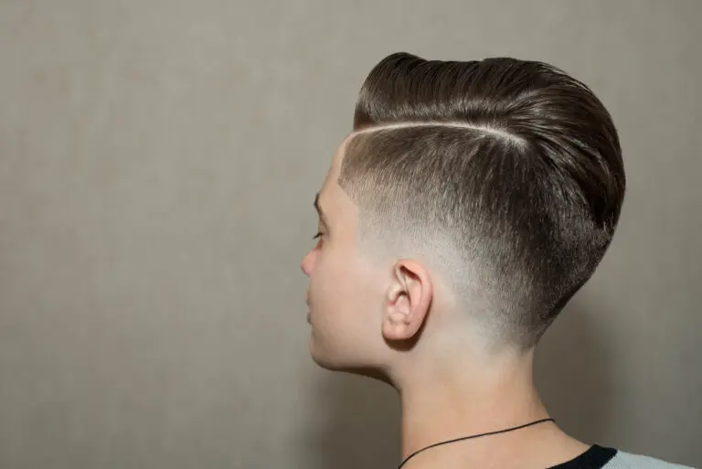 Stylish,Modern,Retro,Haircut,Side,Part,With,Mid,Fade,With