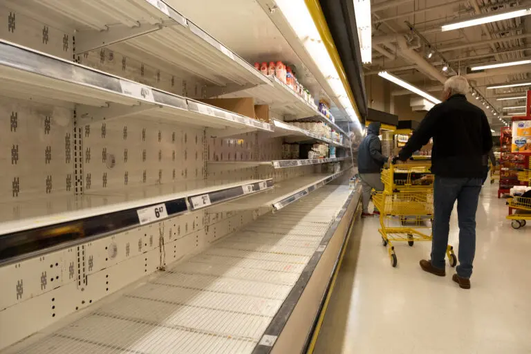 Supermarkets have begun stockpiling groceries in anticipation of a fresh lockdown as the highly contagious Omicron variant of Covid-19 spreads rapidly across the country.