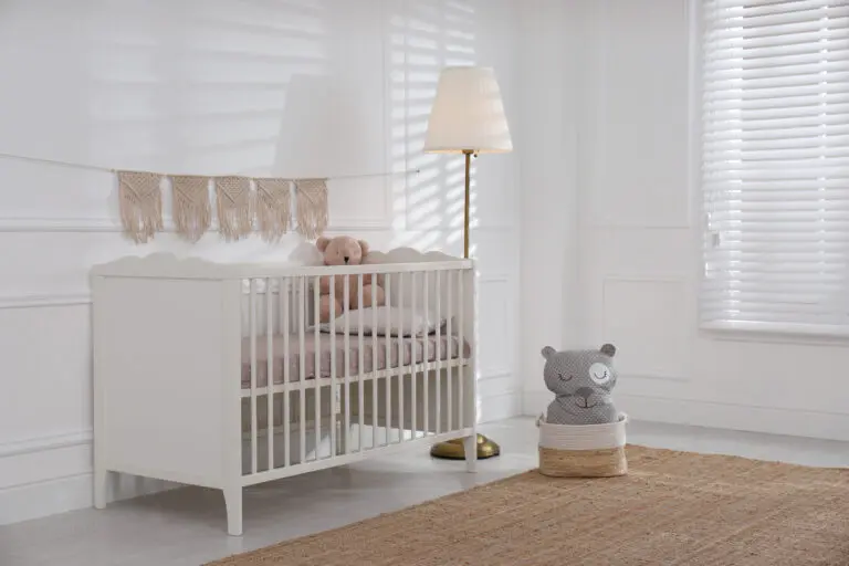 Cute,Baby,Room,Interior,With,Comfortable,Crib,And,Teddy,Bear