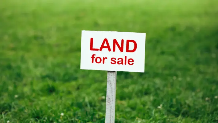 Land,For,Sale,Sign,Against,Trimmed,Lawn,Background