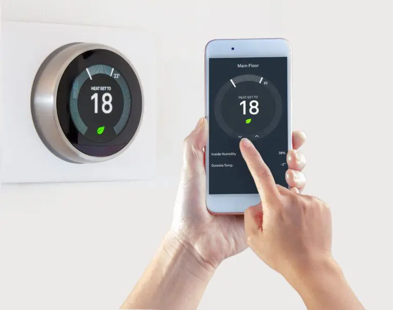 Smart,Thermostat,With,A,Person,Saving,Energy,With,A,Smart