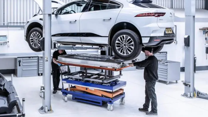 The taxpayer is to stand behind £500 million of state-guaranteed loans to Jaguar Land Rover as the UK vehicle manufacturer attempts to kickstart its transition to an electric car company amid mounting losses.