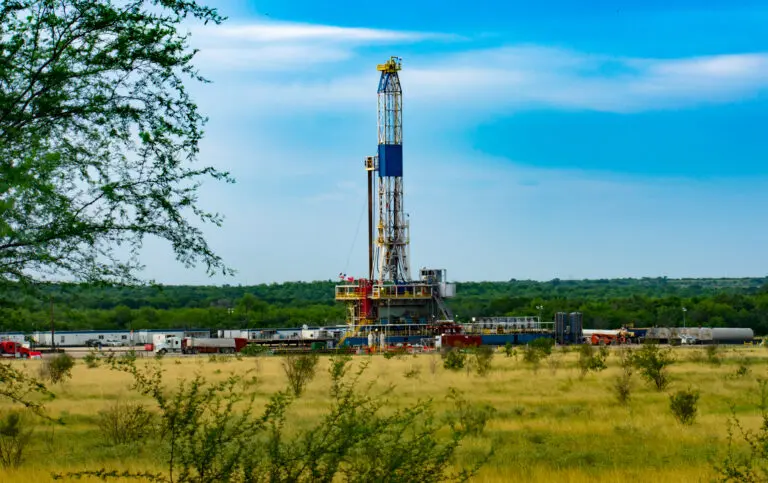 The former Brexit minister David Frost has joined Conservative MPs in writing an open letter to Boris Johnson calling for a resumption of fracking in the UK, in another indication of the ongoing battle within the party over environmental issues.