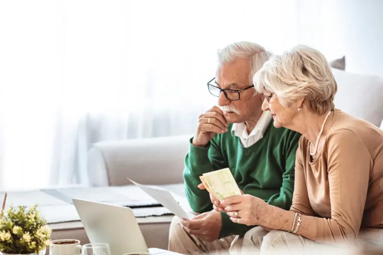 Senior,Couple,Working,On,Home,personal,Finance,Using,Laptop,With,Concerned