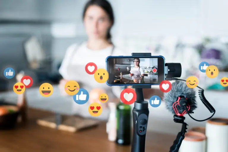 Food,Vlogger,Recording,A,Video
