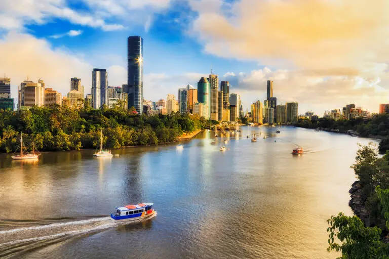 Colourful,Sunrise,And,Soft,Morning,Sun,Light,In,Brisbane,City