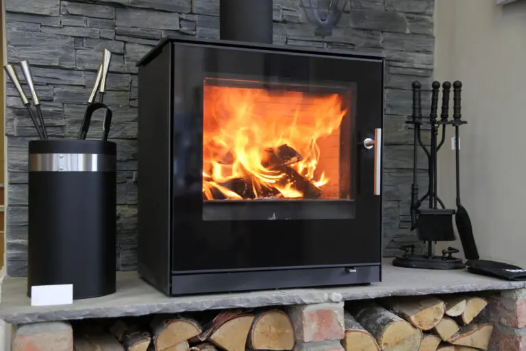 Black,Modern,Looking,Wood,Burning,Stove,With,Logs,Underneath