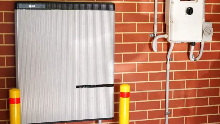 Lg,Lithium,Ion,Home,Battery,And,Solar,Edge,Inverter,Solar