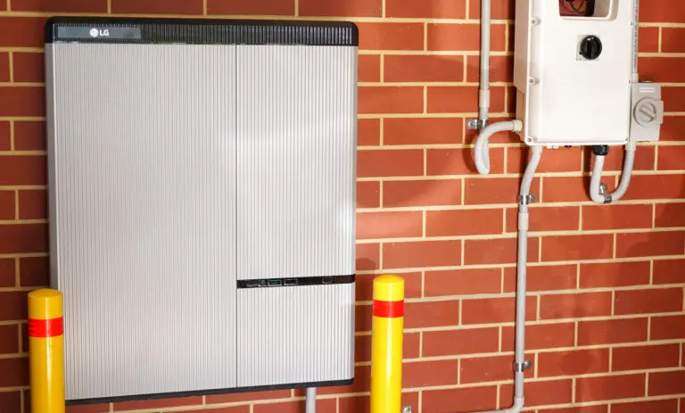 Lg,Lithium,Ion,Home,Battery,And,Solar,Edge,Inverter,Solar