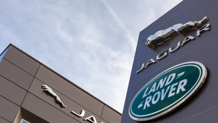 https://bmmagazine---co---uk.lsproxy.app/news/chip-shortages-to-remain-into-2023-says-bmw-boss/