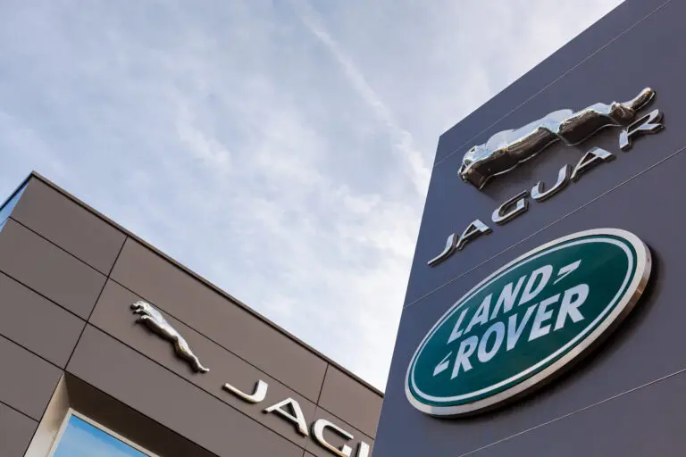 https://bmmagazine---co---uk.lsproxy.app/news/chip-shortages-to-remain-into-2023-says-bmw-boss/