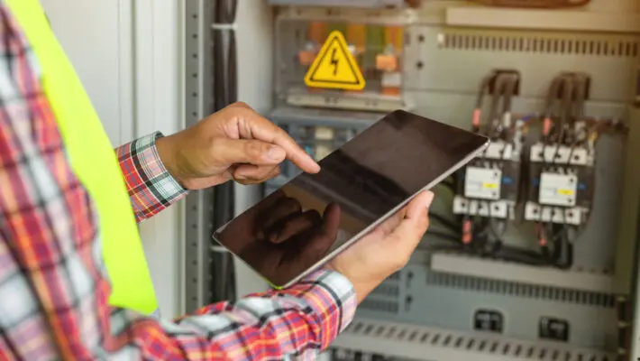 Close,Up,Hand,Of,Engineer,Or,Electrician,Man,Working,Check