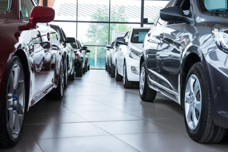 Modern,Beautiful,Showroom,With,Cars,Being,Sold