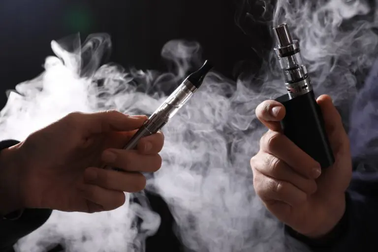 People,With,Electronic,Cigarettes,On,Black,Background,,Closeup