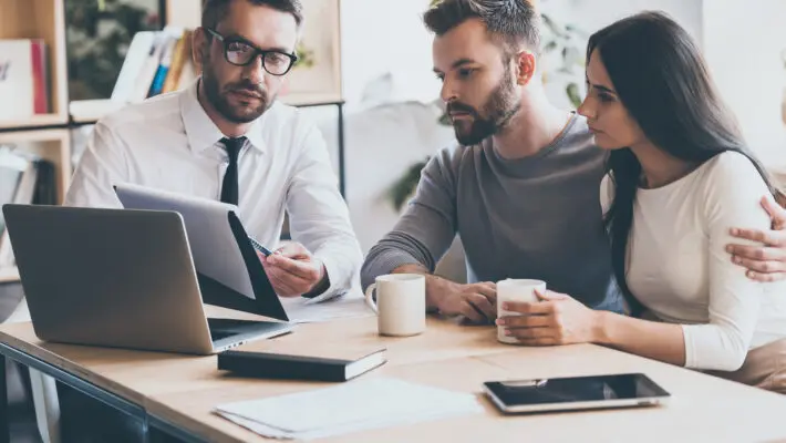 Small firms are encountering widespread problems in their dealings with the insurance market, amid rising premium costs, a new report has found.