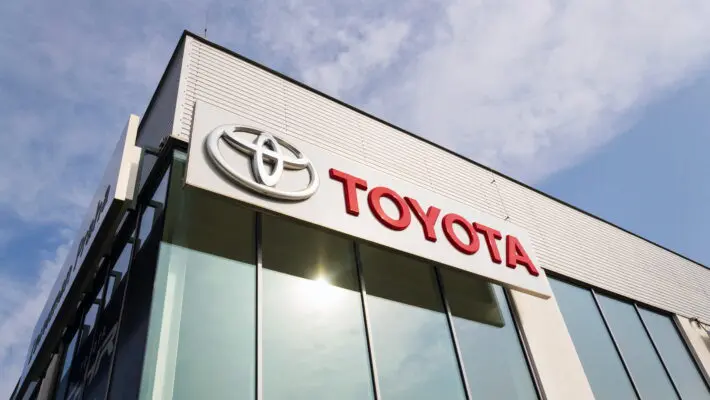 Toyota to leave UK if government bans hybrids