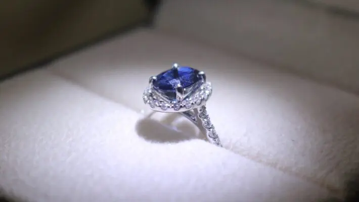Blue sapphire ring