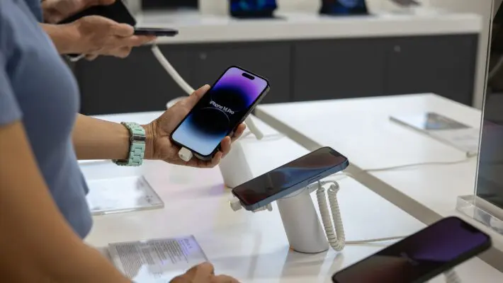 Apple has said it expects fewer iPhone 14 Pro and iPhone Pro Max shipments than previously anticipated as Covid-19 restrictions temporarily disrupt production at an assembly facility in Zhengzhou, China.