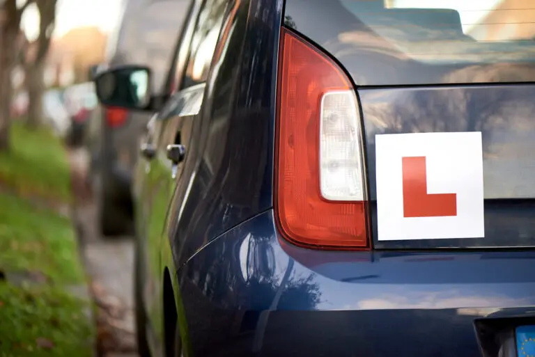 Laerner,Driver,’l’,Sign,At,The,Back,Of,A,Blue