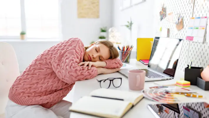 A power nap is a short sleep that terminates before the occurrence of deep sleep and is intended to quickly revitalise you.