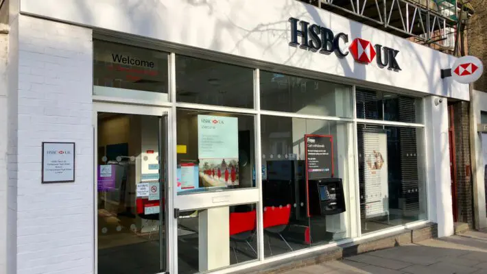HSBC has become the first bank to agree to delay the closure of a last branch in town until alternative banking arrangements are in place.